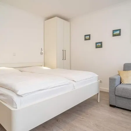 Carmen Sylva, App 30