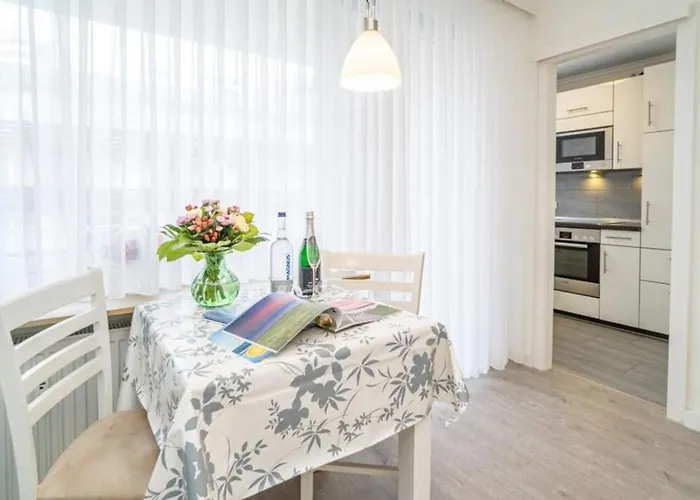 Carmen Sylva, App 30 *